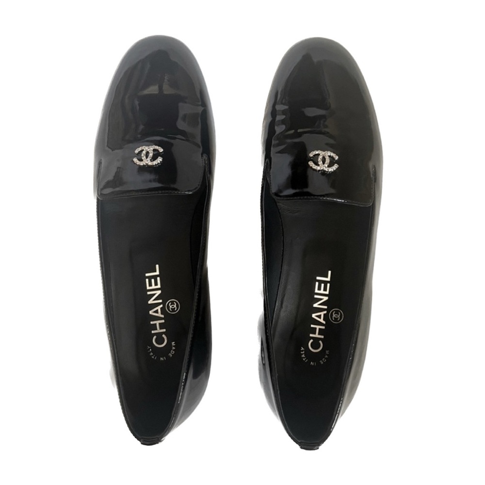 🔥CHANEL Patent Loafers